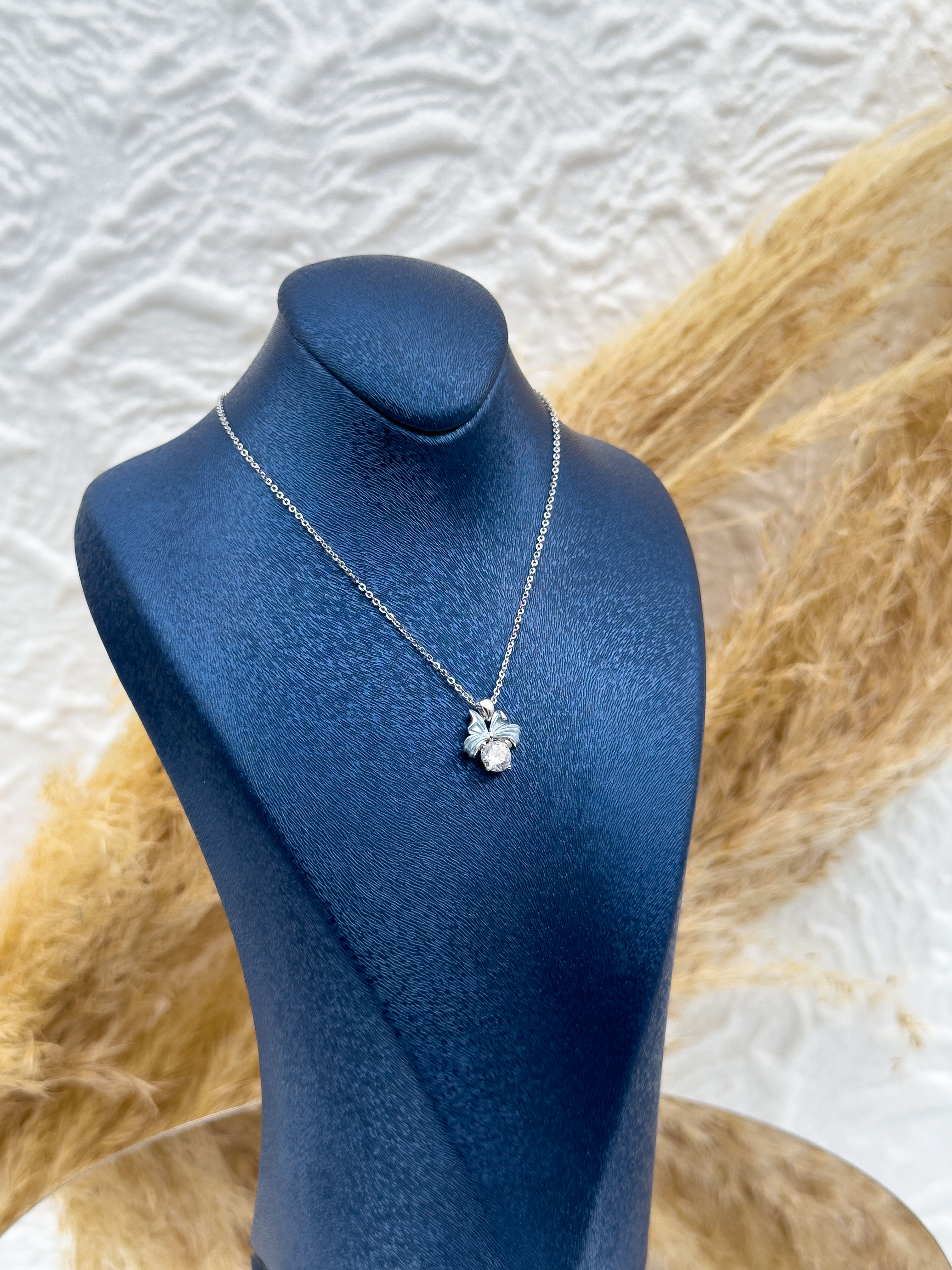 925 Ayar Gümüş Mavi Sedef Taşlı Tektaş Kolye – Günlük & Özel Gün Takısı